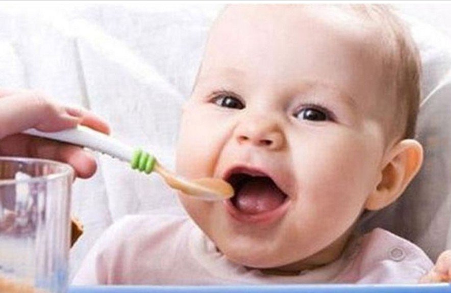 Τι τρώει ένα μωρό από 6 έως 9 μηνών;